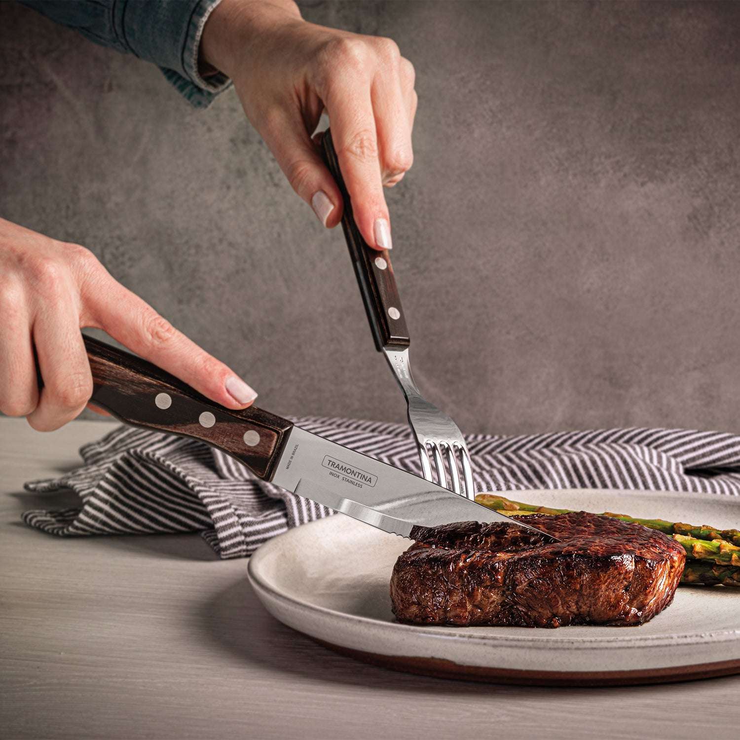 Tramontina Dishwasher-safe Wooden Handle 6 Pcs. Jumbo Steak Knife Set - Image 4