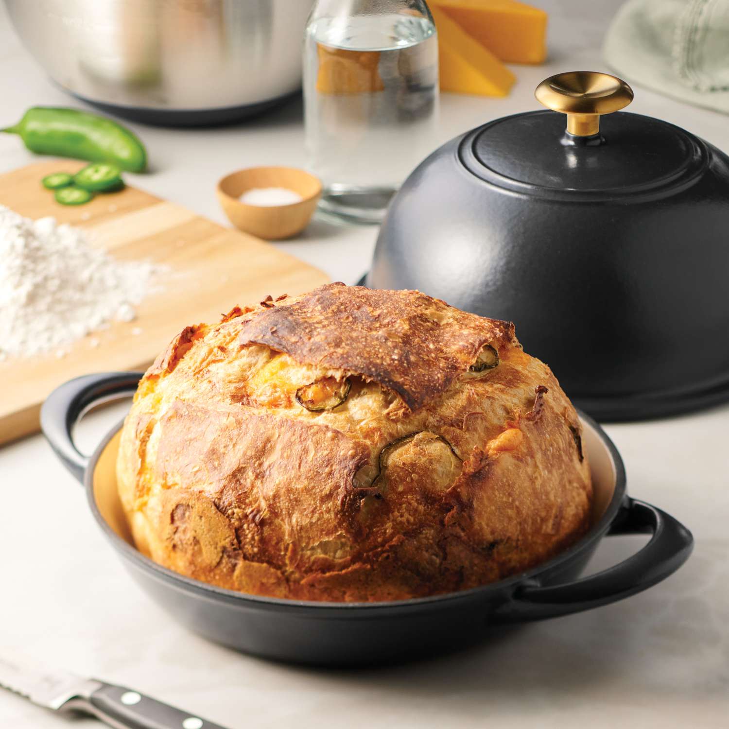 Tramontina Enamelled Cast Iron Bread Oven 24 cm (Black) - Image 5