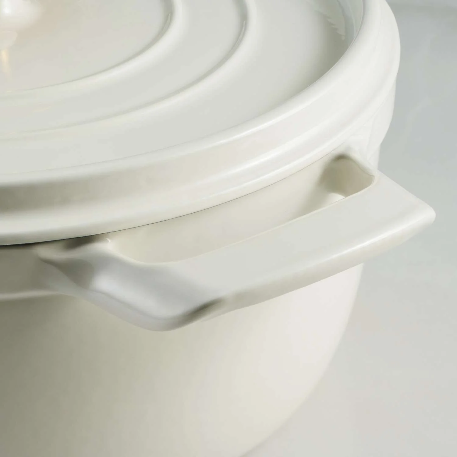 Tramontina Enamelled Cast Iron Casserole 22 cm (White) - Image 4