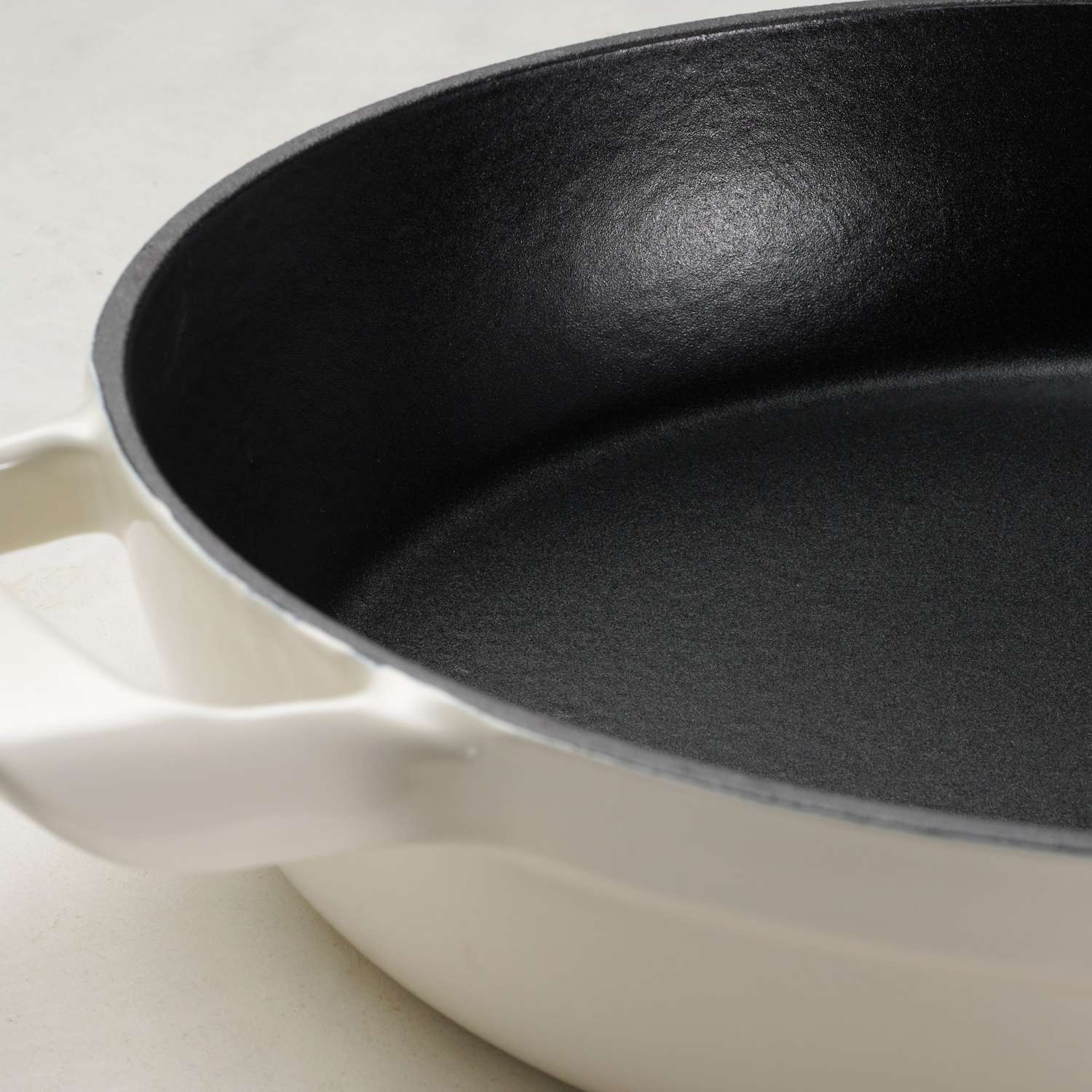 Tramontina Enamelled Cast Iron Saute Pan 30 cm (White) - Image 7
