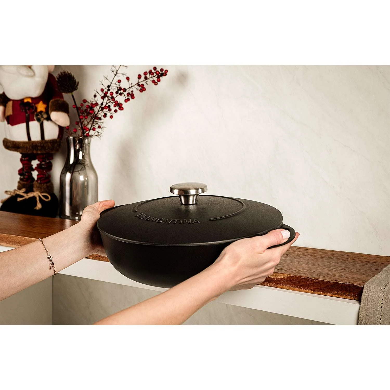Tramontina Enamelled Cast Iron Shallow Casserole Dish 28cm (4.1l) - Image 4