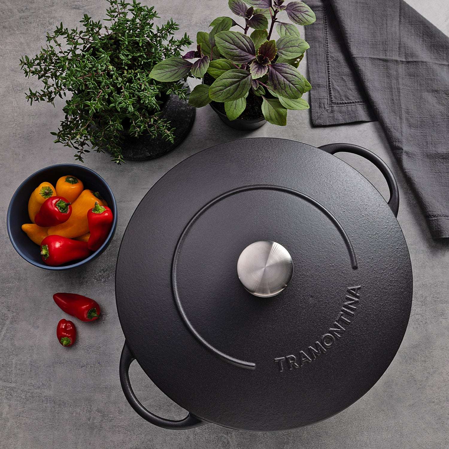 Tramontina Enamelled Cast Iron Wok 32cm (5l) - Image 6