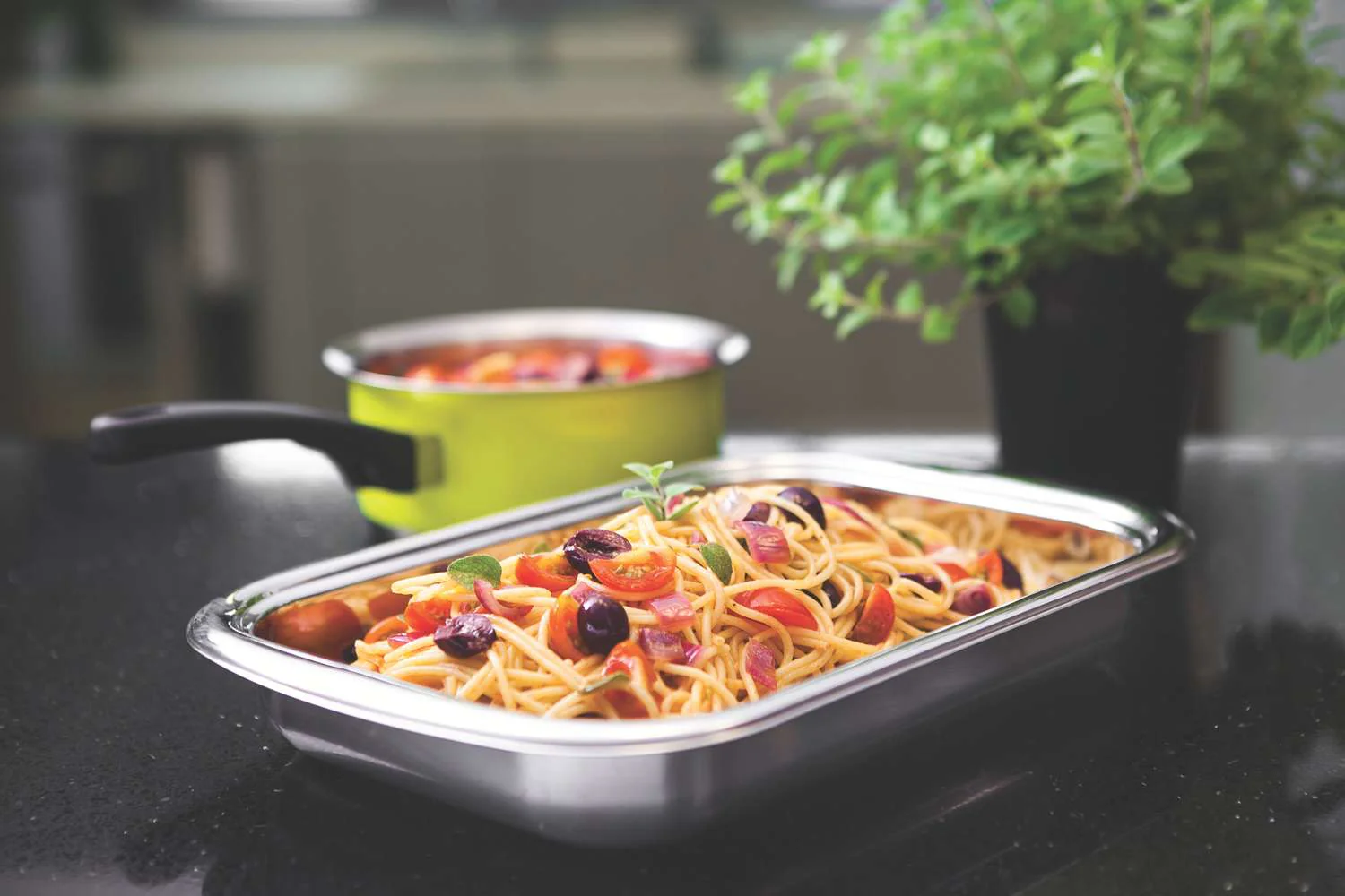 Tramontina Stainless Steel Prep Tray 34cm x 22.2cm (2.2 litres) - Image 3